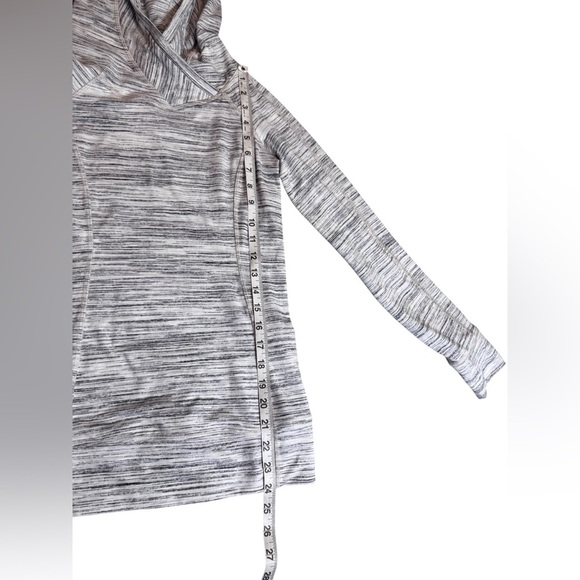 Lululemon Think Fast Hoodie size 2 Space Dye Camo White Multi Silver Spoon - Picture 11 of 11
